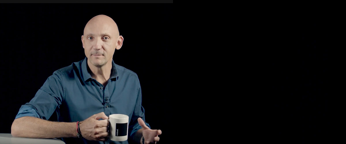 Au secours la communication corporate revient !